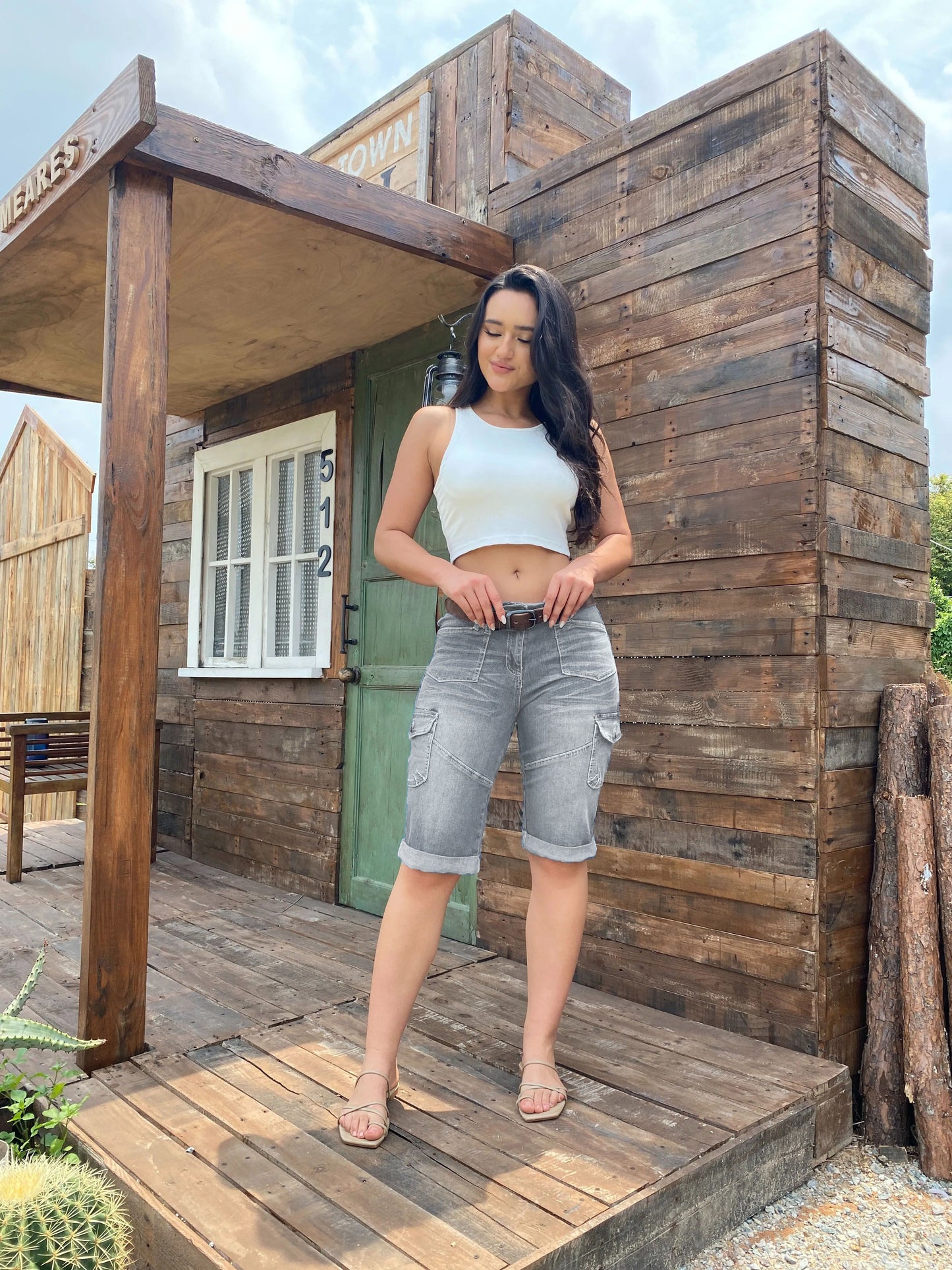 🔥Flap Pocket Roll Hem Denim Bermuda Shorts Without Belt